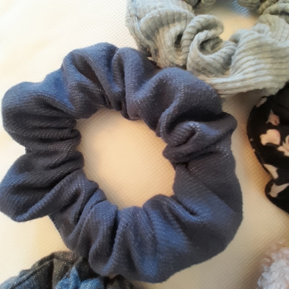Free w/ Bundle: Assorted Scrunchies - Picture 8 of 11